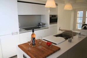 Kylskåp, ugn, spishäll och diskmaskin