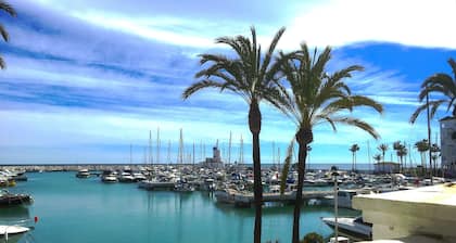 Luxueux appartement de deux chambres en premiĂšre ligne de plage Ă La Duquesa Marina appartements