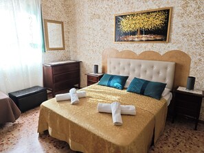 1 bedroom, iron/ironing board, free WiFi, bed sheets - Trapani tourist apartment. (Trapani)