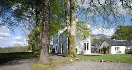 Elegant first floor apartment for 2 people, with great views of mountains.