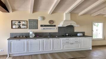 Dishwasher, cookware/dishes/utensils