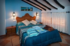 5 slaapkamers, een kluis op de kamer, een bureau, geluiddichte muren