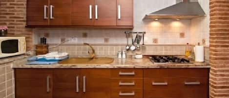 KĂŒhlschrank, Mikrowelle, GeschirrspĂŒler