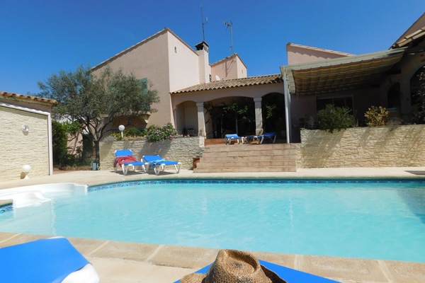 Piscine chauffée ouverte dès le 1er avril !