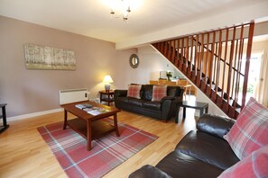 Smart TV - Beautiful holiday cottages set in quiet rural location close to Edinburgh (Linlithgow)