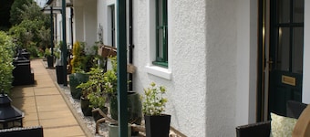 Beautiful holiday cottages set in quiet rural location close to Edinburgh