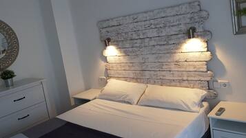 2 slaapkamers, geluiddichte muren, een strijkplank/strijkijzer