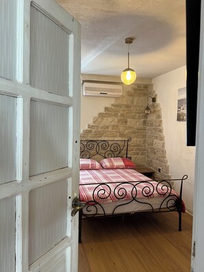 2 soverom, strykejern/-brett, wi-fi og sengetøy