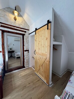 2 chambres, fer et planche à repasser, Wi-Fi, draps fournis