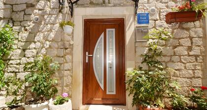 Apartment Nikolina house in center of the old town Trogir