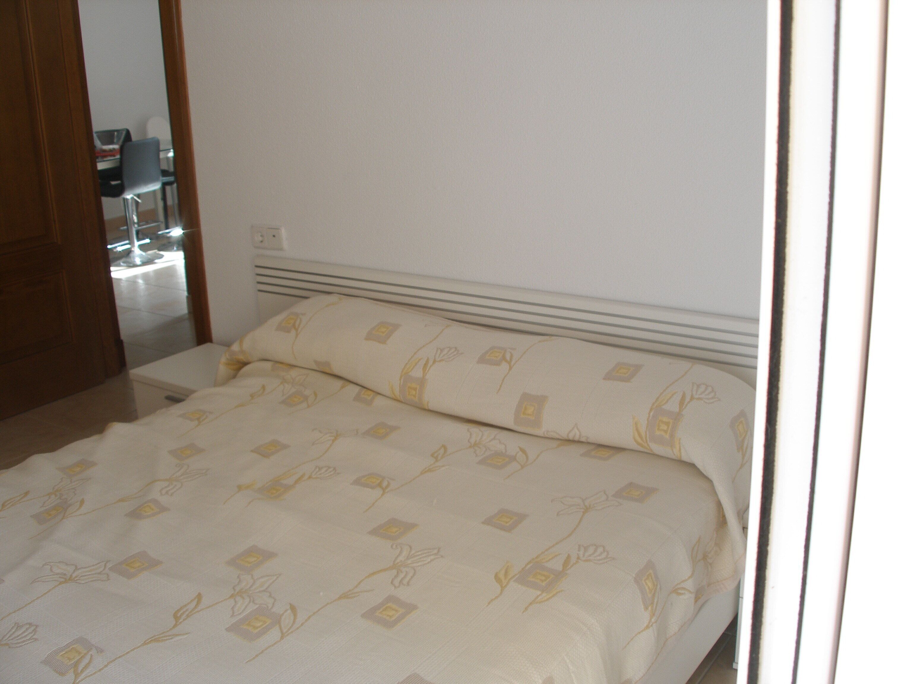 2 bedrooms, bed sheets