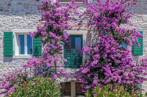 NEU renoviertes Steinhaus - authentischer Geist Dalmatiens + Pool, 2 PKW inkl.!