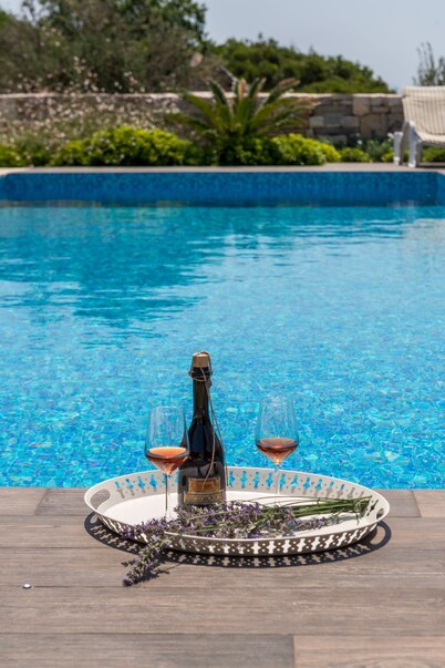 NEW renovated stone house-authentic spirit of Dalmatia+pool, 2 CARS incl!