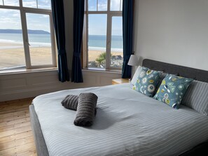 6 bedrooms, iron/ironing board, free WiFi, bed sheets - Large Victorian House for 12 Overlooking Woolacombe Beach. Hot Tub, BBQ, Parking (Woolacombe)