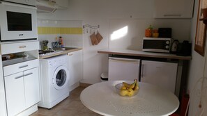 Fridge, microwave, oven, stovetop - House Alba Rossa, Southern Corsica (Serra-di-Ferro)