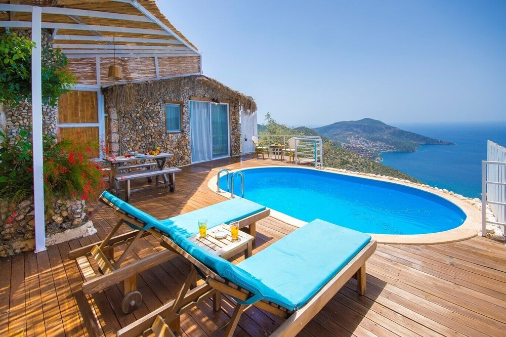 Secluded Honeymoon Villa with Spectacular Sea View