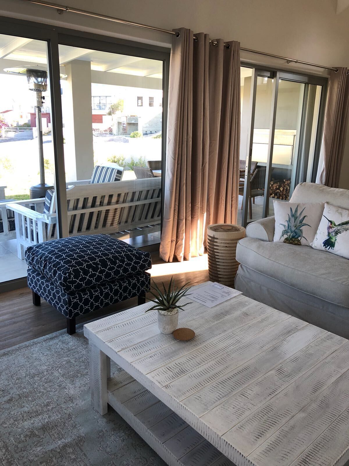 Detached all-new villa on the coast.