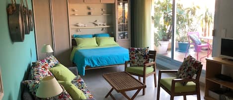 Silitysrauta/-lauta, ilmainen Wi-Fi, vuodevaatteet