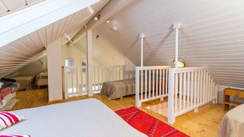 2 bedrooms, iron/ironing board, travel cot, free WiFi