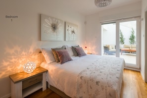 6 bedrooms, soundproofing, iron/ironing board, travel cot