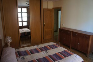 1 habitación, escritorio, tabla de planchar con plancha y wifi gratis