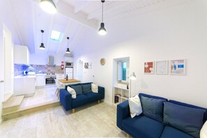 Smart TV, livros, biblioteca musical