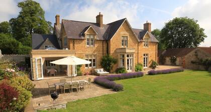 Luxury Somerset country house, perfect for friend and family gatherings.