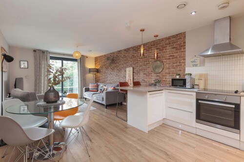 Luxury Lancaster Apartment with Parking