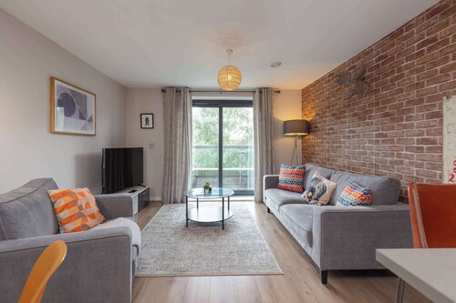 Luxury Lancaster Apartment with Parking