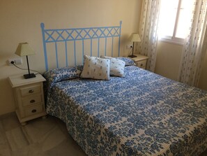 2 chambres, fer et planche à repasser, Wi-Fi, draps fournis