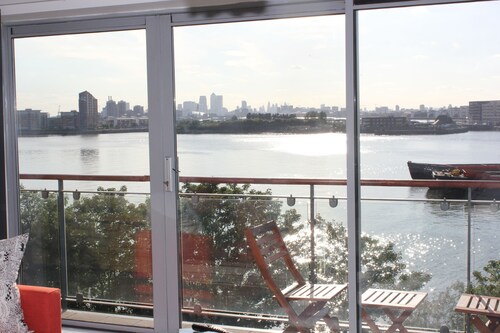 Miles Close Apartment