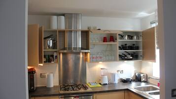 Fridge, microwave, dishwasher, coffee/tea maker