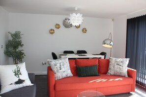 Smart TV - Miles Close Apartment (London)