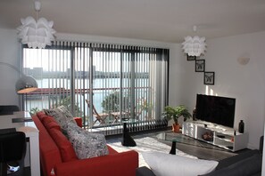 Smart TV - Miles Close Apartment (London)