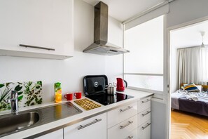 Fridge, microwave, oven, dishwasher - Plac Trzech Krzyzy – 2 room apartment  (Warsaw)