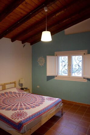 2 bedrooms, WiFi, bed sheets - sea view villa immersed in olive grove (sciacca)
