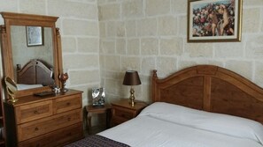 1 slaapkamer, een strijkplank/strijkijzer, gratis wifi, beddengoed