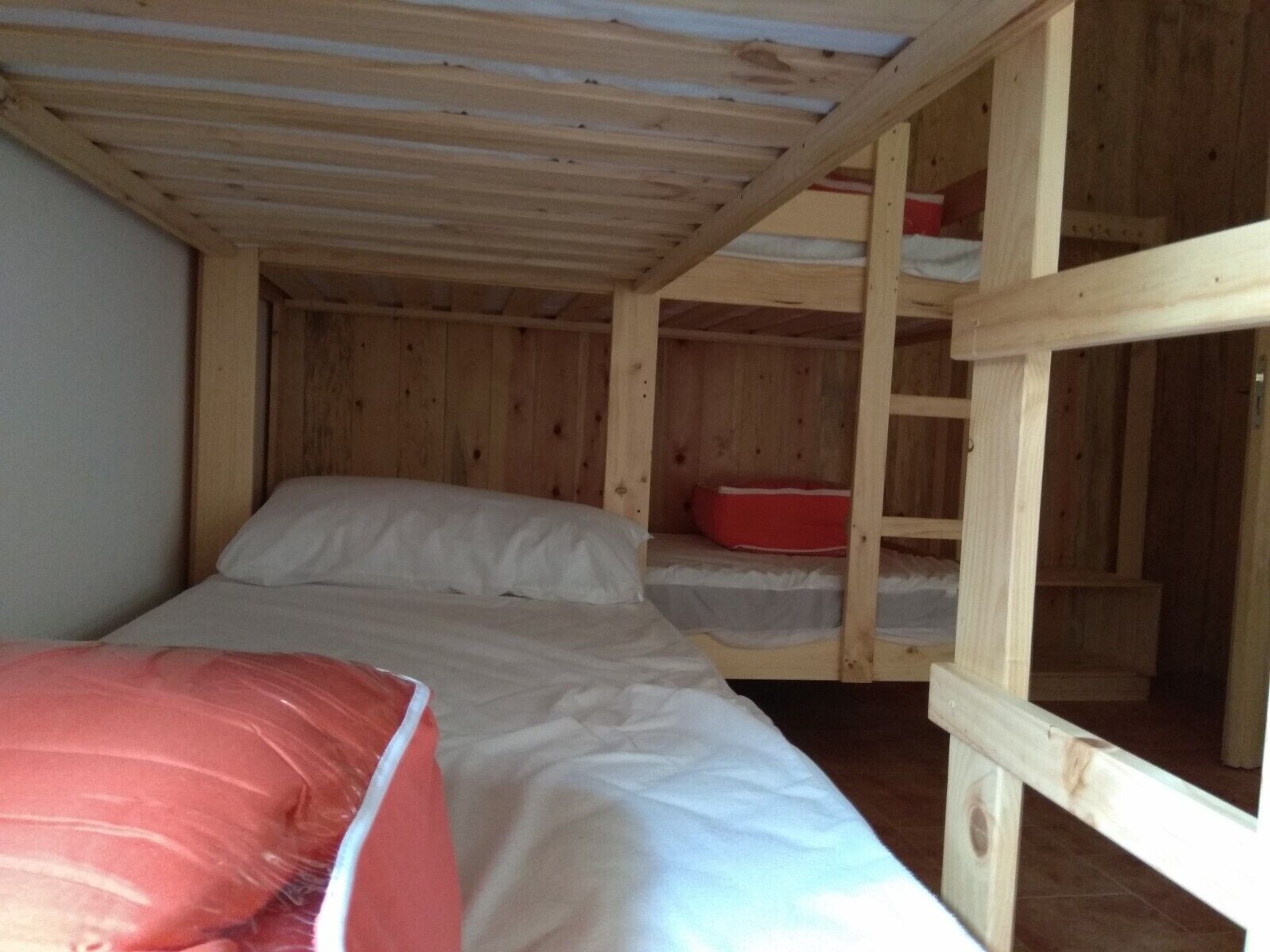 ALBERGUE TEJADILLOS is a site specially designed to share.