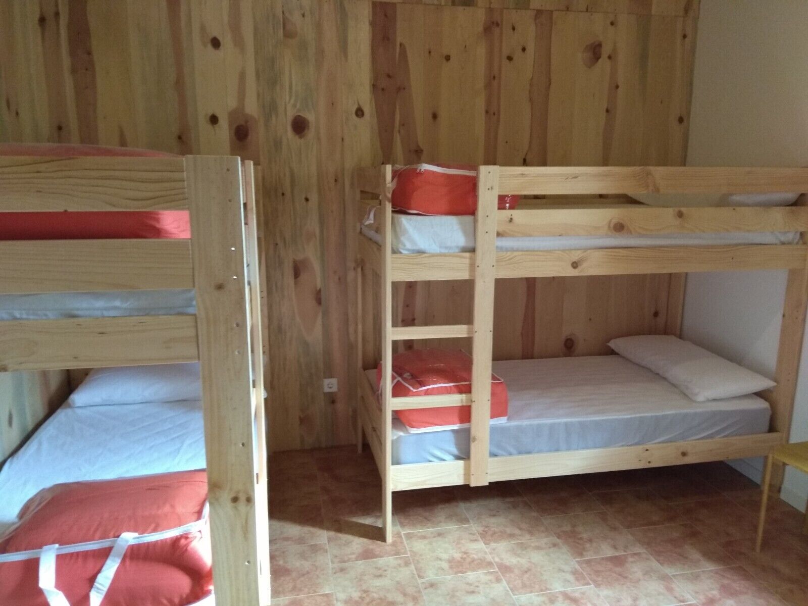 ALBERGUE TEJADILLOS is a site specially designed to share.