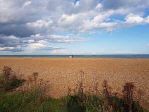 Beach - Luxury studio suite at Hawthorn Farm, kingsize bed, jacuzzi bath, private garden (Canterbury)