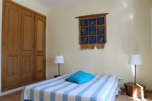 2 bedrooms, iron/ironing board, WiFi, bed sheets
