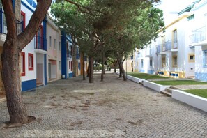 المنطقة المحيطة بالمنشأة