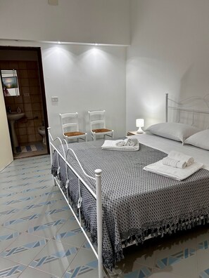 3 bedrooms, desk, iron/ironing board, free WiFi - Crescent cottage in Torre Santa Sabina di Carovigno (BR) (Torre Santa Sabina - Carovigno (Br))