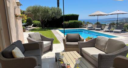Villa 150m2 mit Pool und Garten. Magnificent Meer und Hügeln. in der Nähe des Strandes