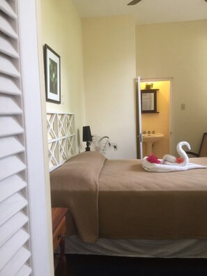 3 bedrooms, iron/ironing board, internet, bed sheets - Charming Cottage on Beautiful Jamaica Plantation Estate (Robins Bay)