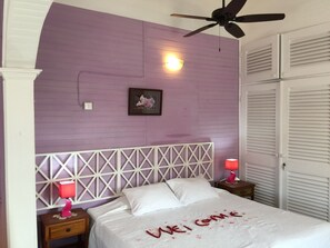 3 bedrooms, iron/ironing board, internet, bed sheets