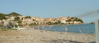 Appartamento con giardinetto e terrazzo "Luna Rossa"