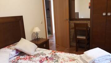 3 dormitorios, tabla de planchar con plancha, wifi gratis y ropa de cama