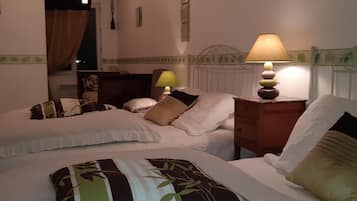 5 slaapkamers, een strijkplank/strijkijzer, reisbedje, gratis wifi