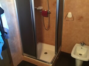 Doccia, asciugacapelli, bidet